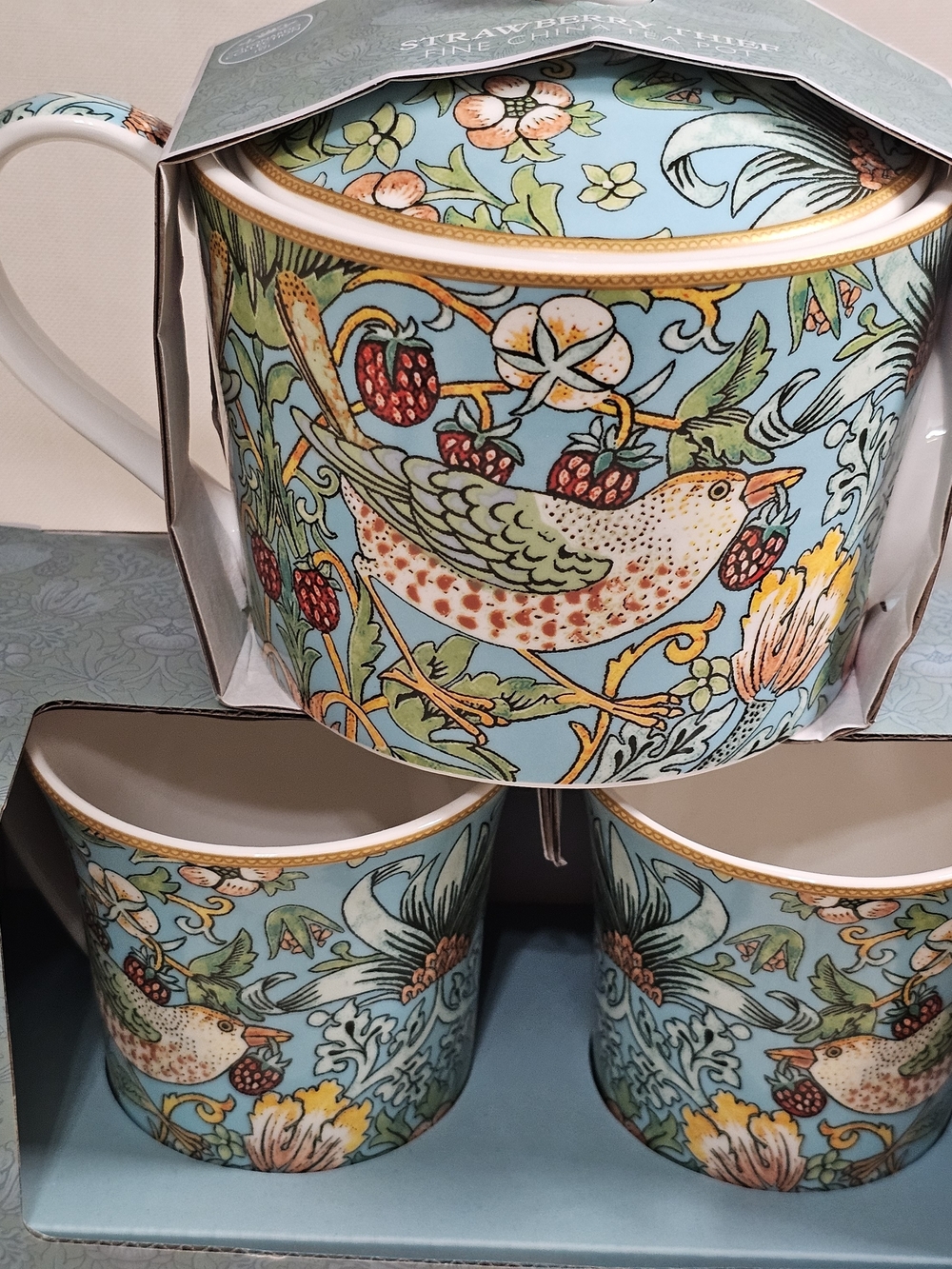 The Leonardo Collection William Morris Strawberry Thief Tea Pot And 2 Mags - Picture 5 of 9